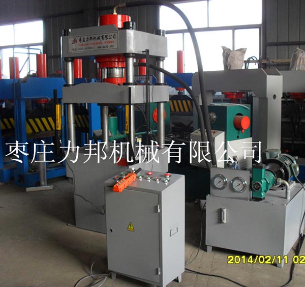 200吨四柱液压机_200T三梁香蕉成人电影